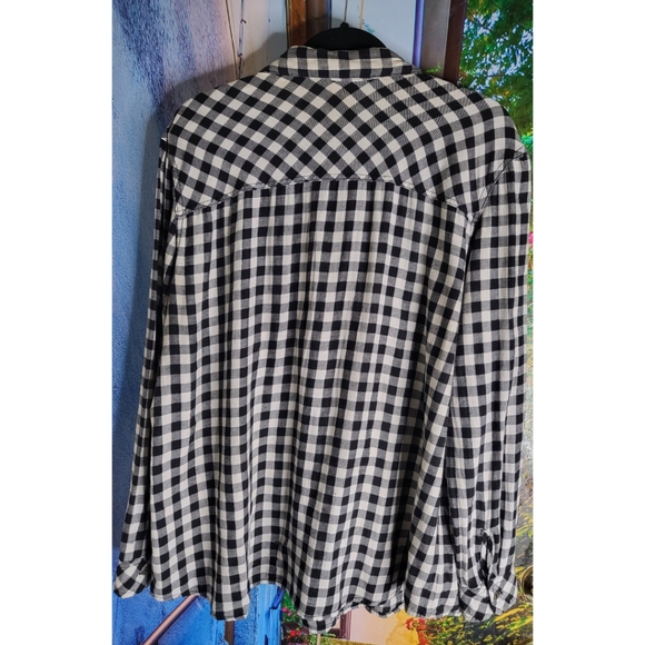 Faded Glory - Black & White Checkered Button Down Shirt - Picture 2 of 4